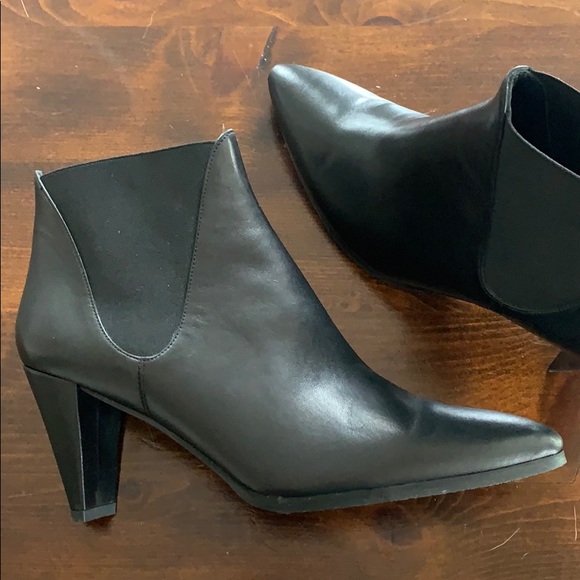 Beautiful leather Stuart Weitzman Booties! Sz 8 - Picture 2 of 6